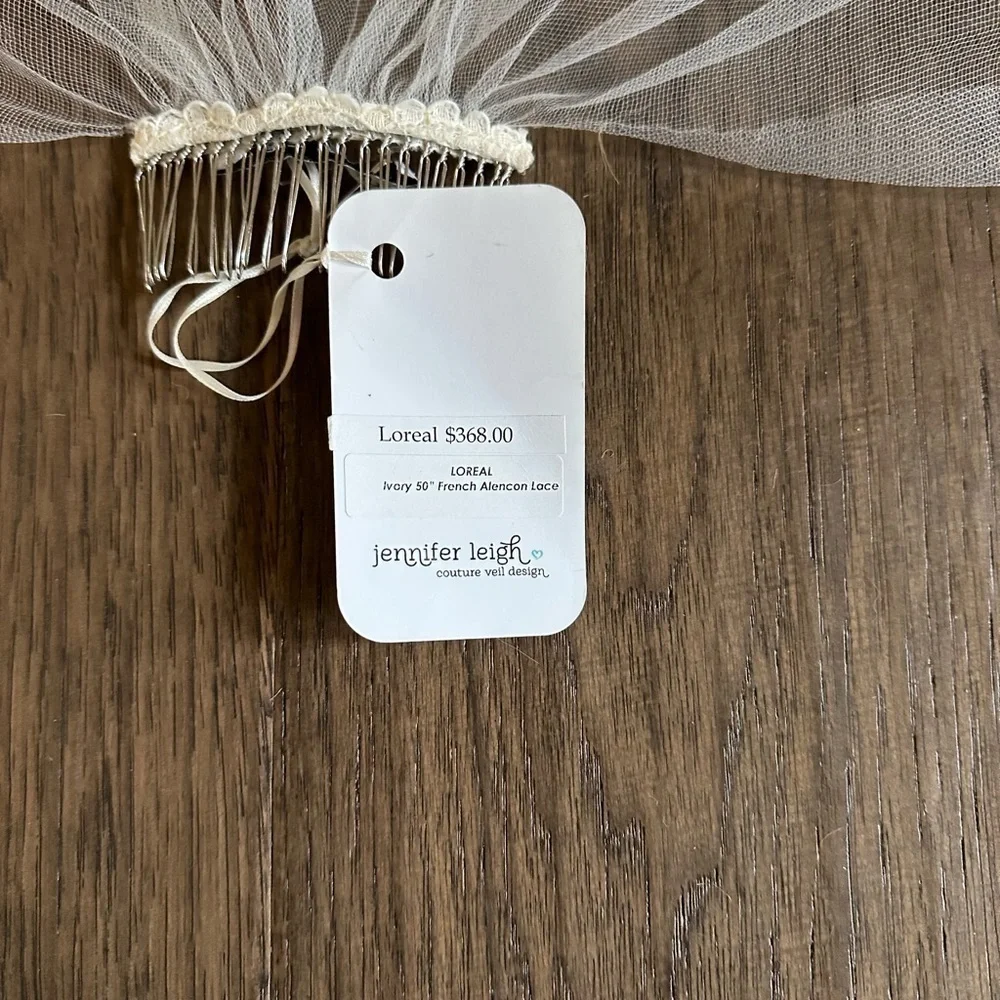 Jennifer Leigh L’Oréal Ivory 50” French Alencon Lace Veil